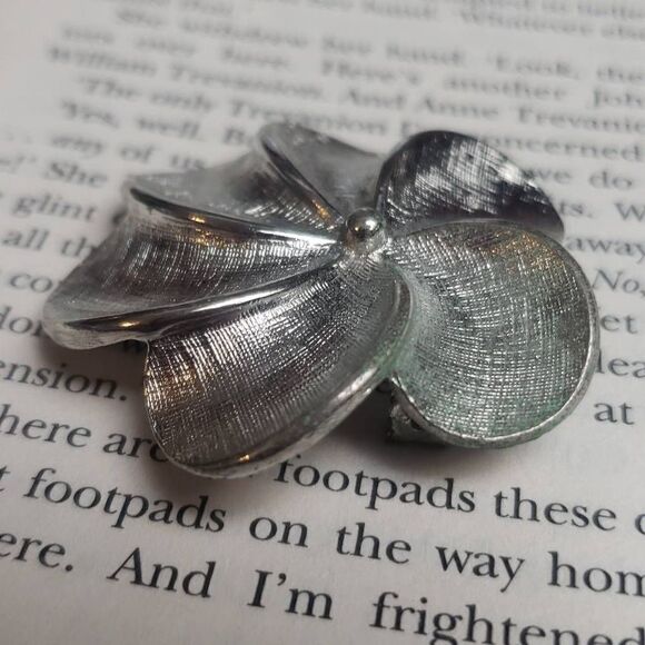 Vintage Silver Flower Brooch - Picture 5 of 6